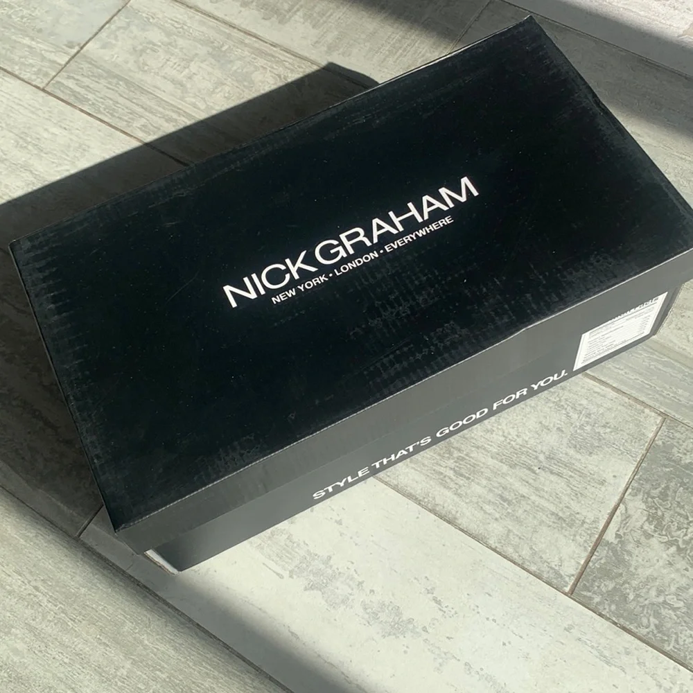 NICK GRAHAM NEW YORK • LONDON • EVERYWHERE Shoe box